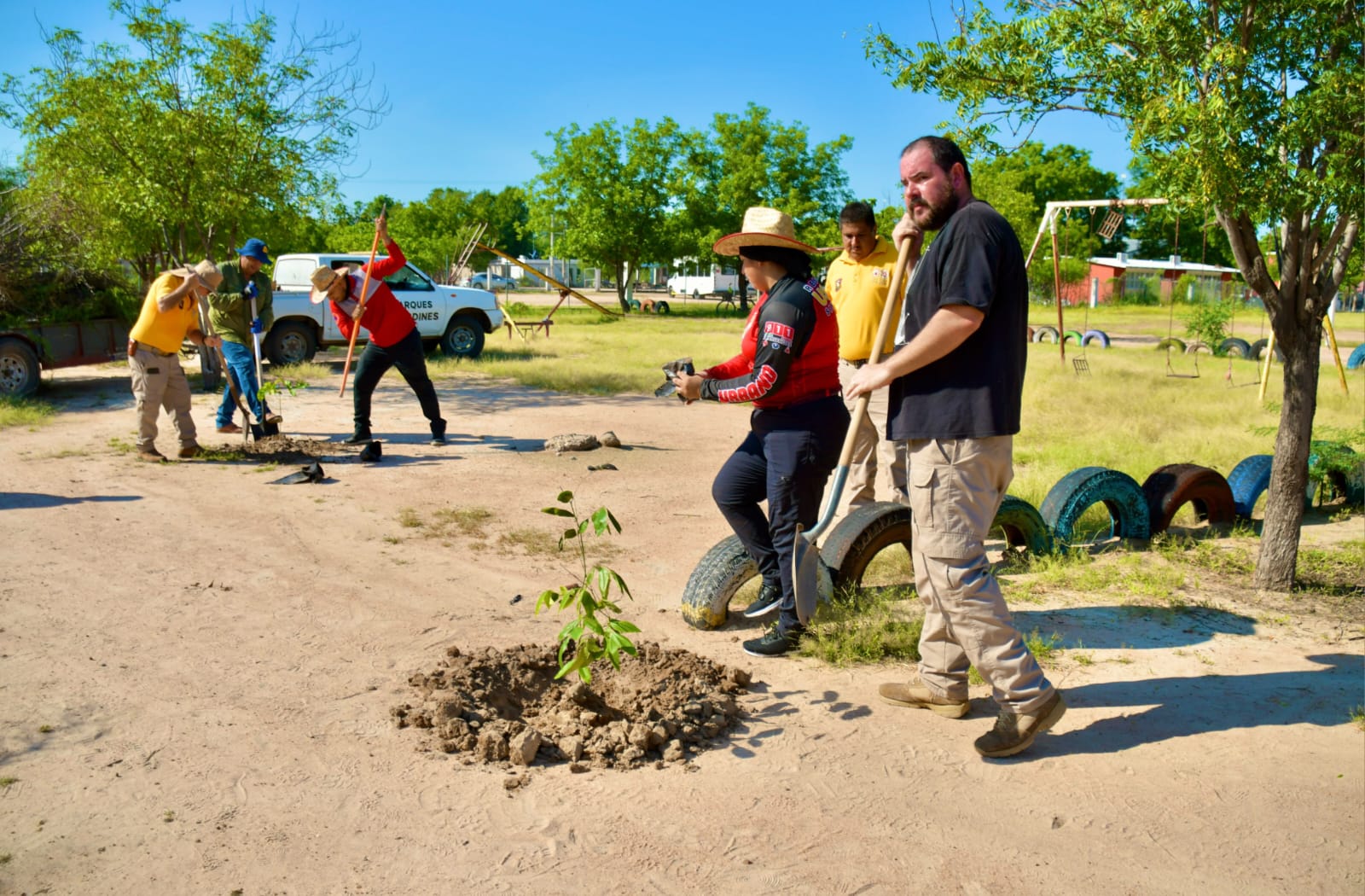 Llevan arborización y servicios gratuitos a seis comunidades de Salvador Alvarado
