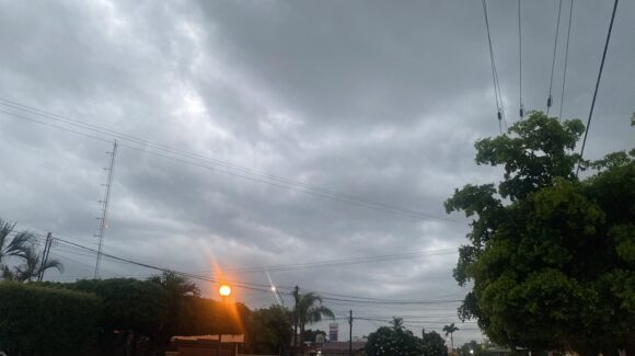 Inicia lluvia en Guasave; SEPYC mantiene suspensión de clases ante el pronóstico