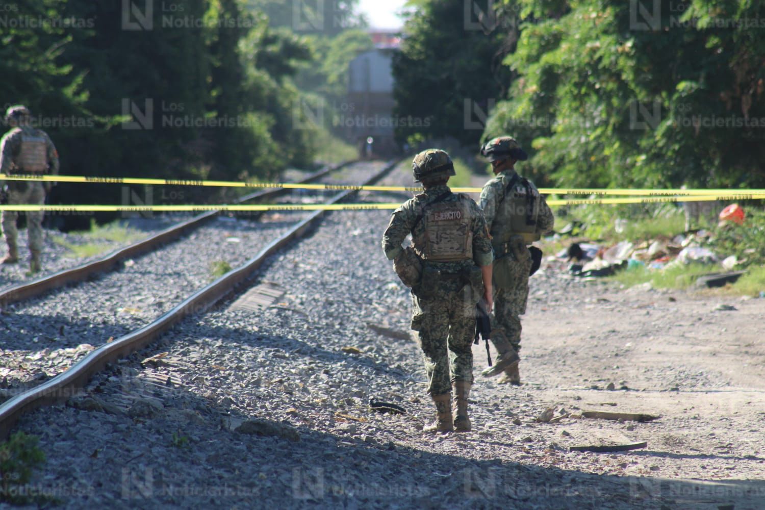 Localizan a un hombre y una mujer cerca de las vías del tren en Mazatlán