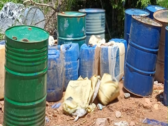 Localizan bodega con casi 48 mil litros de sustancias para elaborar metanfetamina en Sinaloa