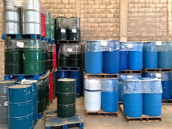 Localizan bodega con casi 48 mil litros de sustancias para elaborar metanfetamina en Sinaloa