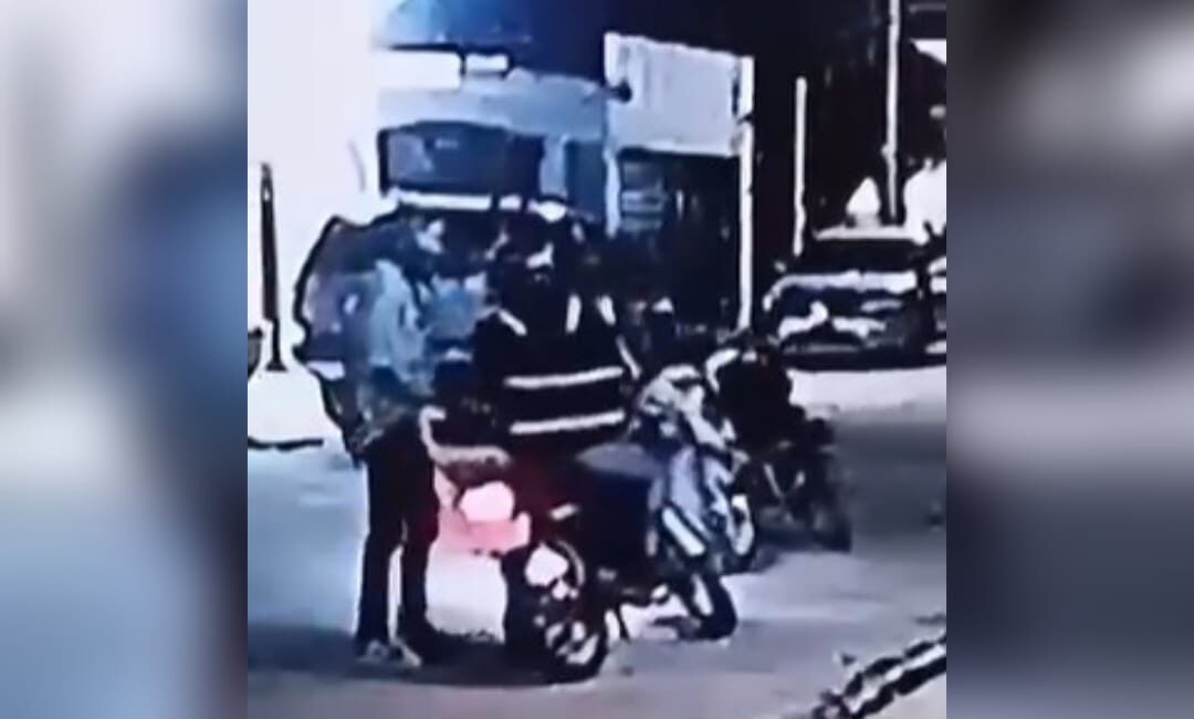 Sujetos armados encañonan y roban celular a un repartidor de plataforma digital en la Infonavit Mochicahui, en Los Mochis, Sinaloa