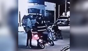 Sujetos armados en cañonan y roban celular a un repartidor de plataforma digital en la Infonavit Mochicahui, en Los Mochis, Sinaloa