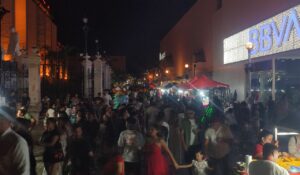 Verde, blanco y rojo,  inundaron la Plazuela República en Mazatlán, Sinaloa previo al Grito de Independencia