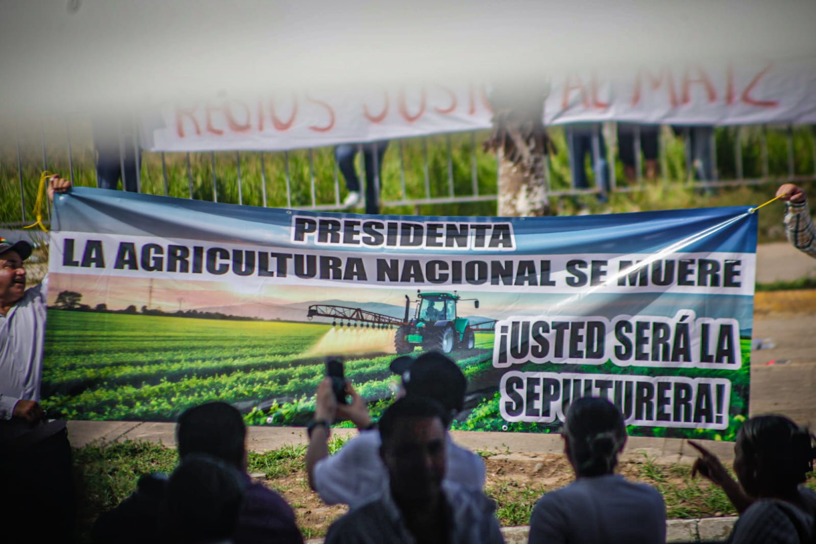 Productores se manifiestan en evento de Sheinbaum