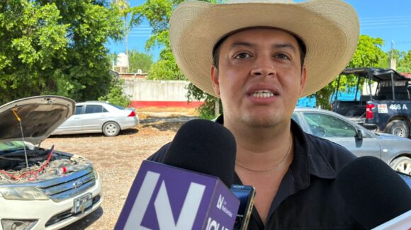 Regidor Abel Sarmiento denuncia crisis de caminos, basura y agua contaminada en El Fuerte