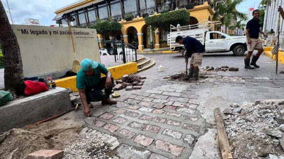 Reporte ciudadano moviliza a Obras Públicas y JUMAPAM en la Plazuela Machado de Mazatlán, Sinaloa