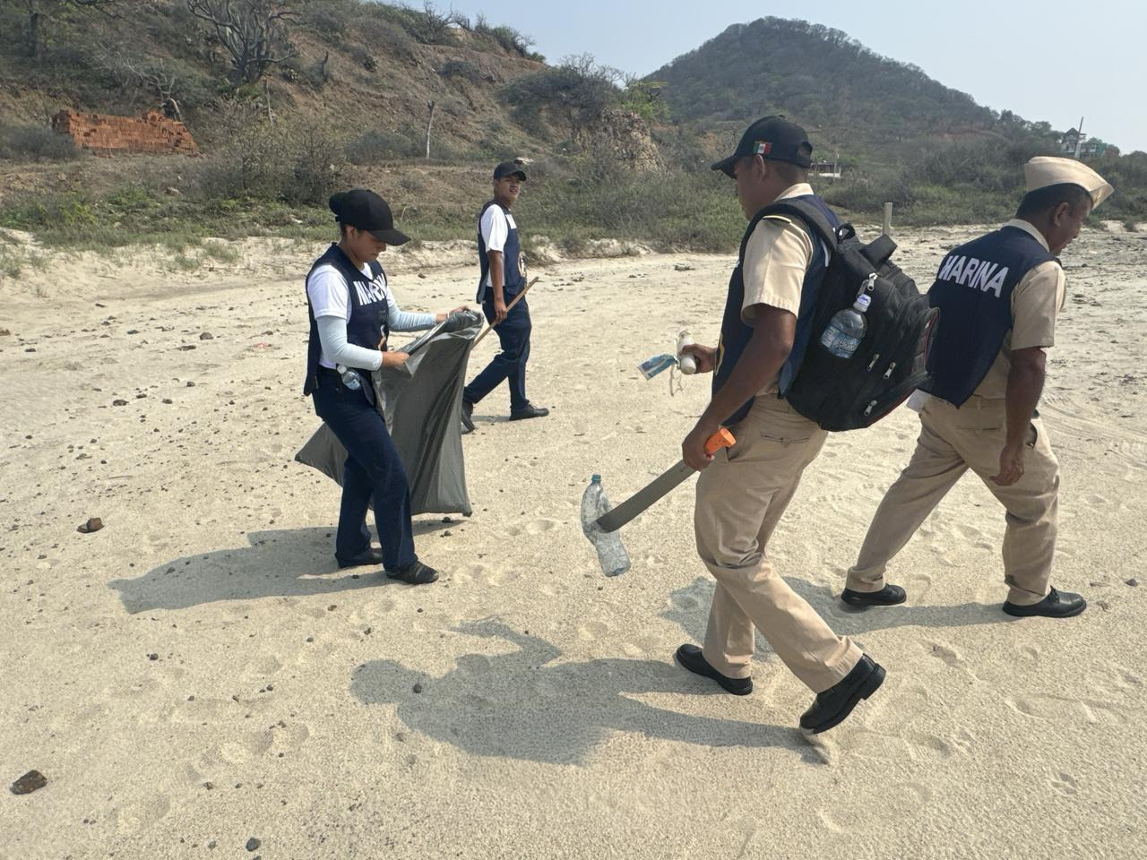Retiran 328 kilos de basura de playa en Isla de la Piedra de Mazatlán, Sinaloa