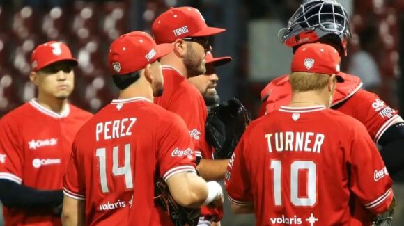 Toros de Tijuana responden con poder y emparejan la Serie del Rey ante Olmecas