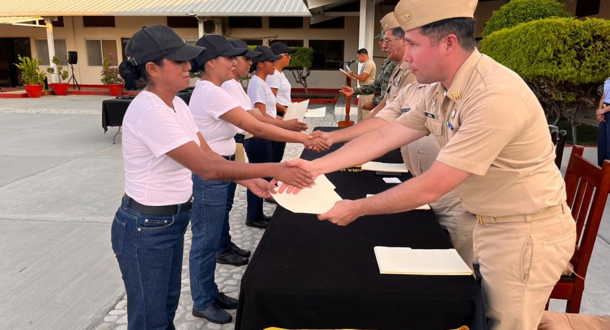 Un total de 55 marinos concluyen capacitación en las Islas Marías y se integran a nuevas funciones
