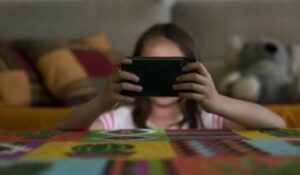 Presentan iniciativa para reforzar protección de menores ante violencia digital en Sinaloa