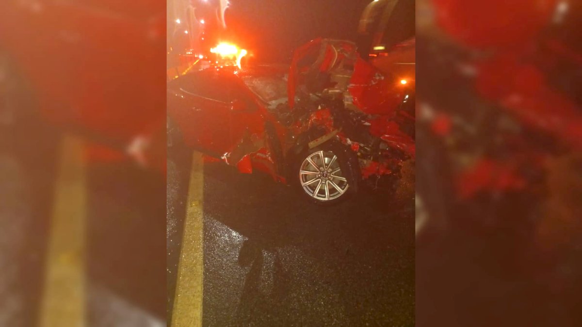 abandonan mustang tras chocar contra muro de contencion en la mexico 15