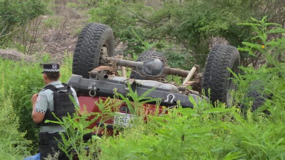 Venían de la ruta de Cosalá: Un muerto y un herido tras accidente en Higueras de Abuya de Culiacán