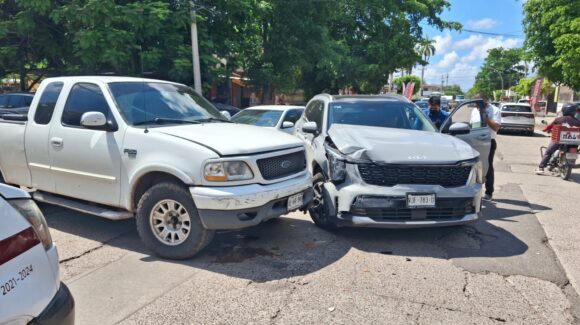 Una mujer lesionada, el saldo de un accidente en la colonia Insurgentes, en Los Mochis, Sinaloa