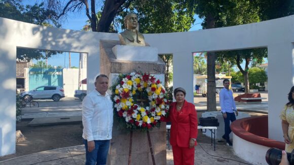 Llama IMJU a servidores públicos a honrar a los héroes de la Independencia con trabajo y honestidad en Guasave