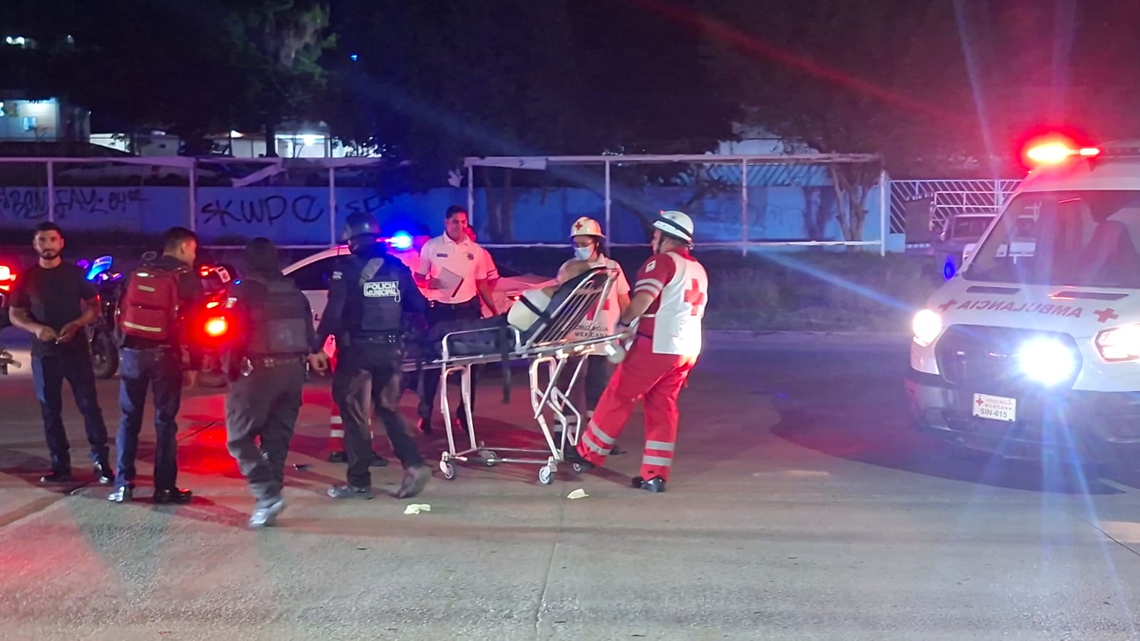Ciclista adulto mayor resulta lesionado tras ser embestido por vehículo en Mazatlán