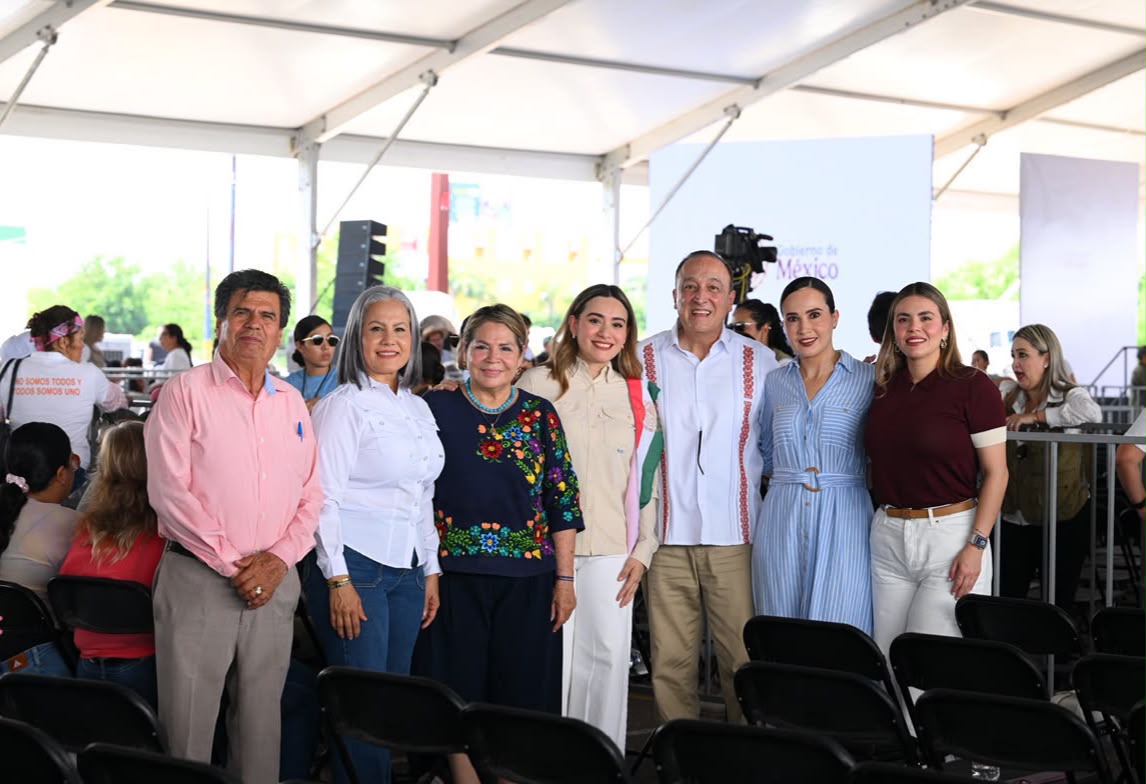 Alcaldes de municipios de Sinaloa durante la visita de Sheinbaum a Culiacán