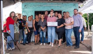 Alcaldesa Ana Miriam Ramos entrega apoyo de 72 mil pesos a mujeres emprendedoras de Oso Viejo, Culiacán