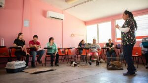 alcaldesa encabeza jornada de salud y servicios del dif culiacan adultos