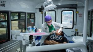 alcaldesa encabeza jornada de salud y servicios del dif culiacan dental