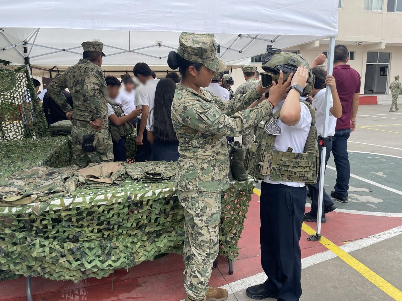Alumnos de secundaria visitan instalaciones de la Marina en Mazatlán