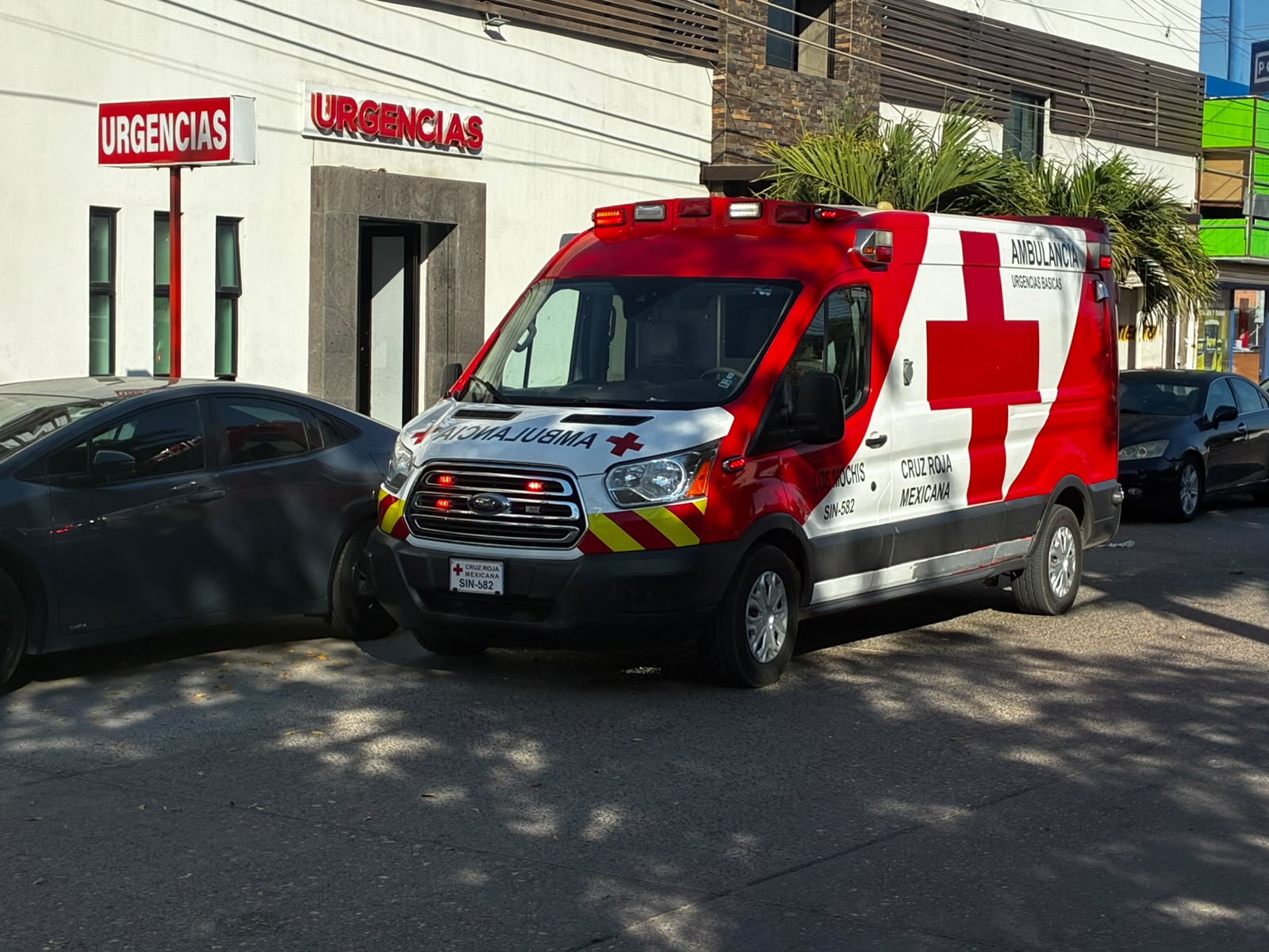 Ambulancia de Cruz Roja en Los Mochis