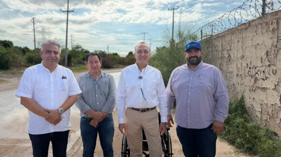 Antonio Menéndez supervisa limpieza de rejillas y drenajes pluviales para minimizar inundaciones en Los Mochis