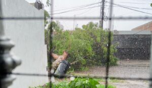 ¡Con razón el calorón! Fuerte aguacero con granizo azota el sector norte de Culiacán