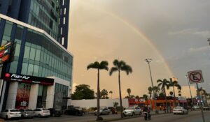 Un señor arcoíris anunció la lluvia esta tarde de viernes y terminó justo en Vibra Radio Mazatlán, Sinaloa
