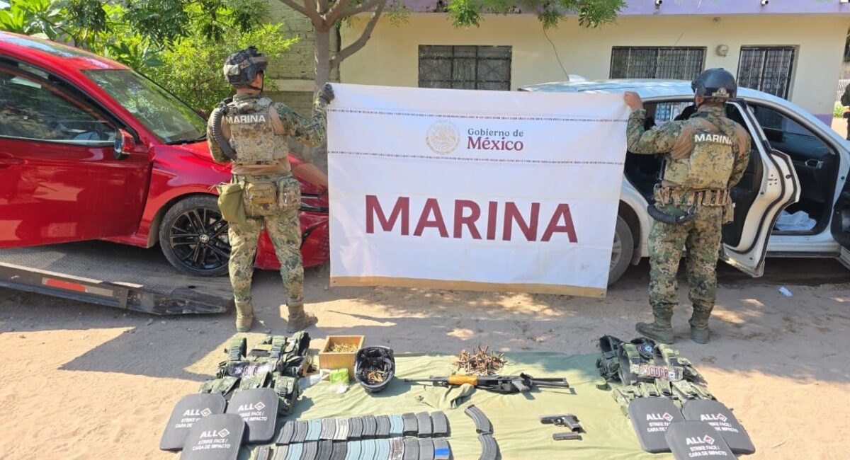 Marina asegura presunta droga, armas y equipo táctico en Escuinapa y Mazatlán, Sinaloa