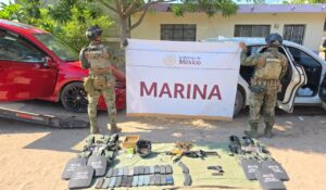 Marina asegura presunta droga, armas y equipo táctico en Escuinapa y Mazatlán, Sinaloa