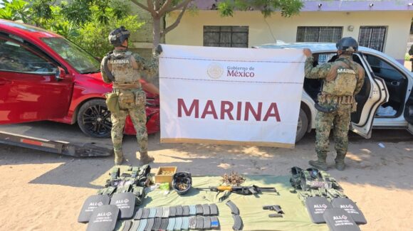 Marina asegura presunta droga, armas y equipo táctico en Escuinapa y Mazatlán, Sinaloa