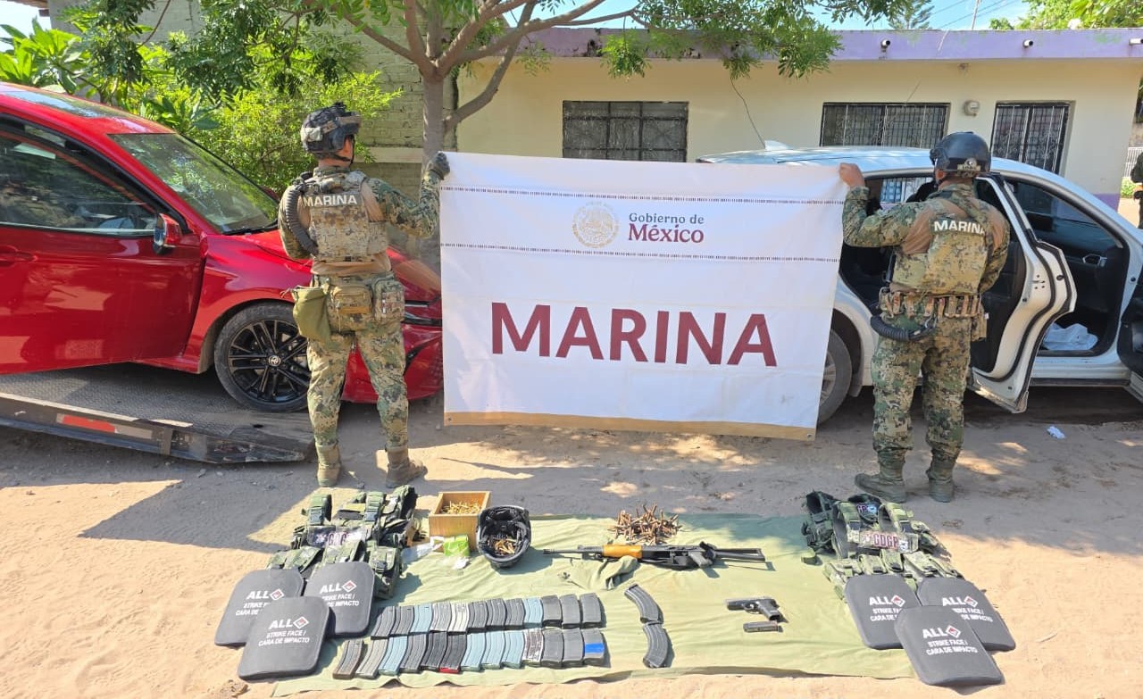 Armamento y vehículos asegurados en Escuinapa