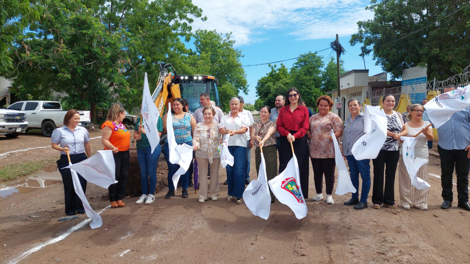 Arrancan obra de pavimentación frente a primaria de Guamúchil