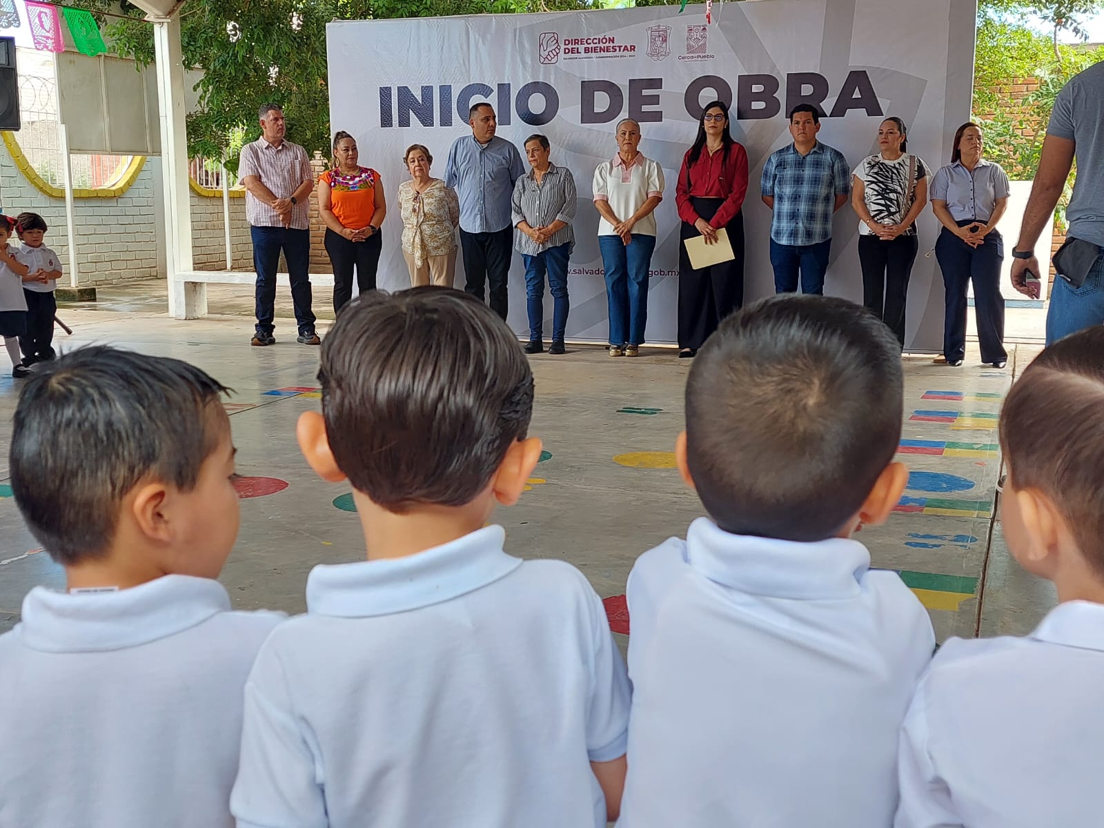Arrancan obra de pavimentación frente a primaria de Guamúchil