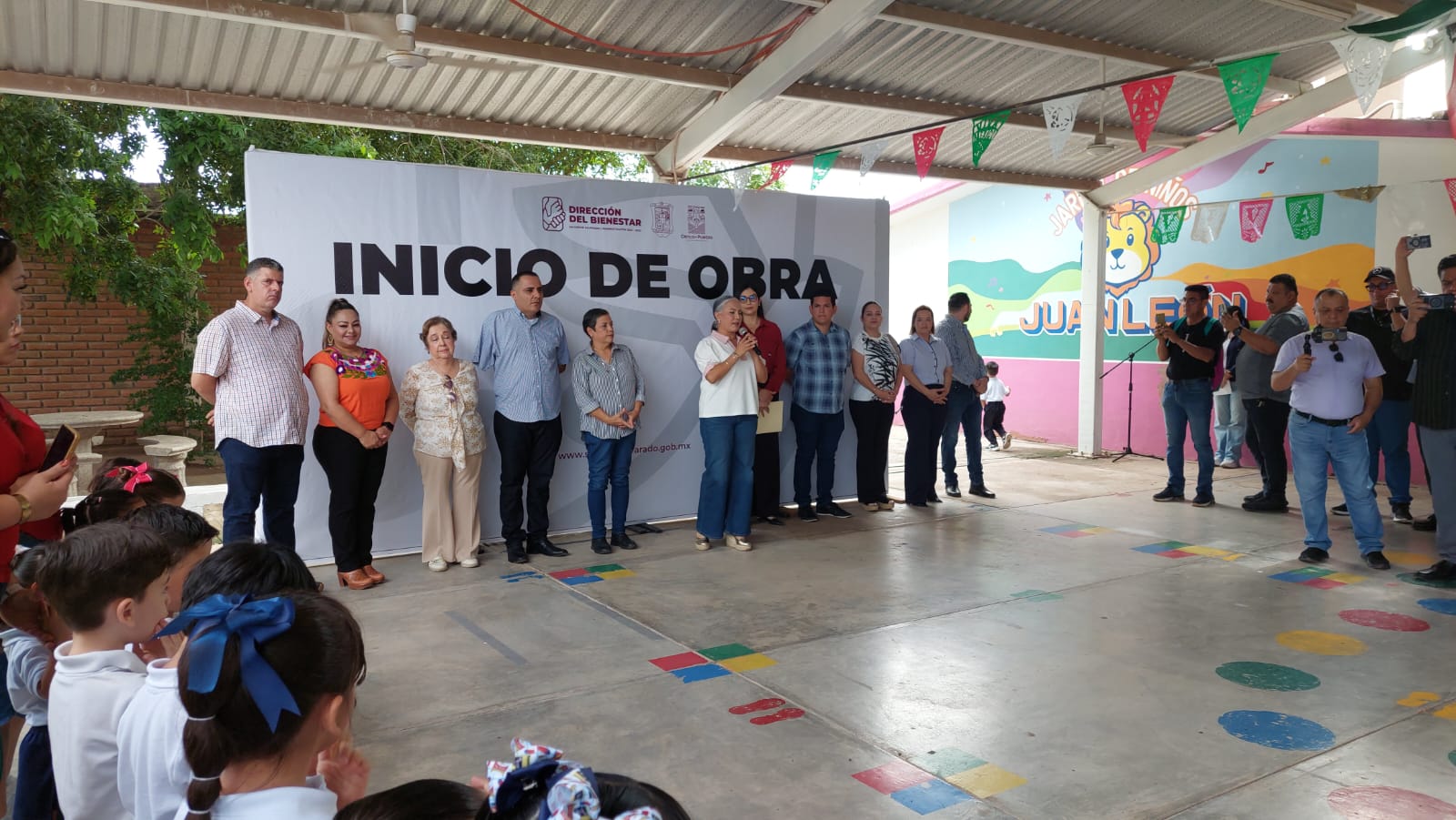 Arrancan obra de pavimentación frente a primaria de Guamúchil