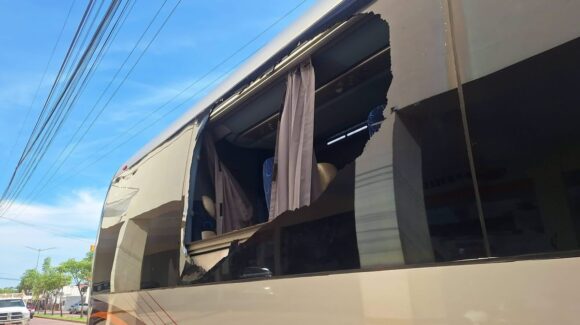 ¡Vaya susto! A pedradas atacan a autobús de pasajeros en la Mazatlán-Tepic, le rompen cristales cerca de Rosario, Sinaloa