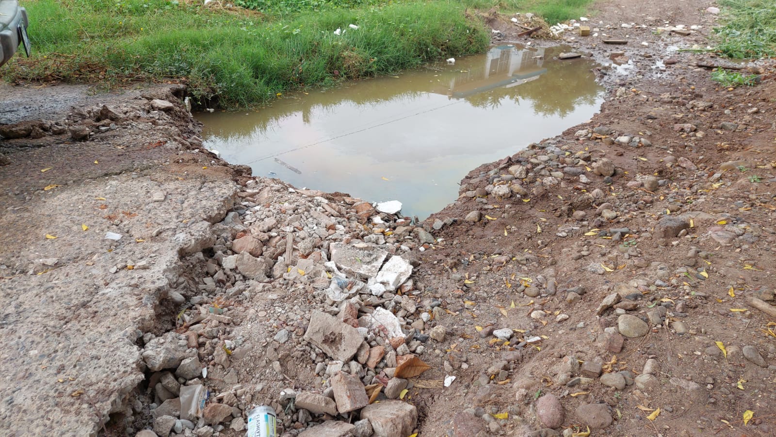 Vecinos piden rehabilitar arroyo que pasa por la colonia Cuauhtémoc, en Guamúchil