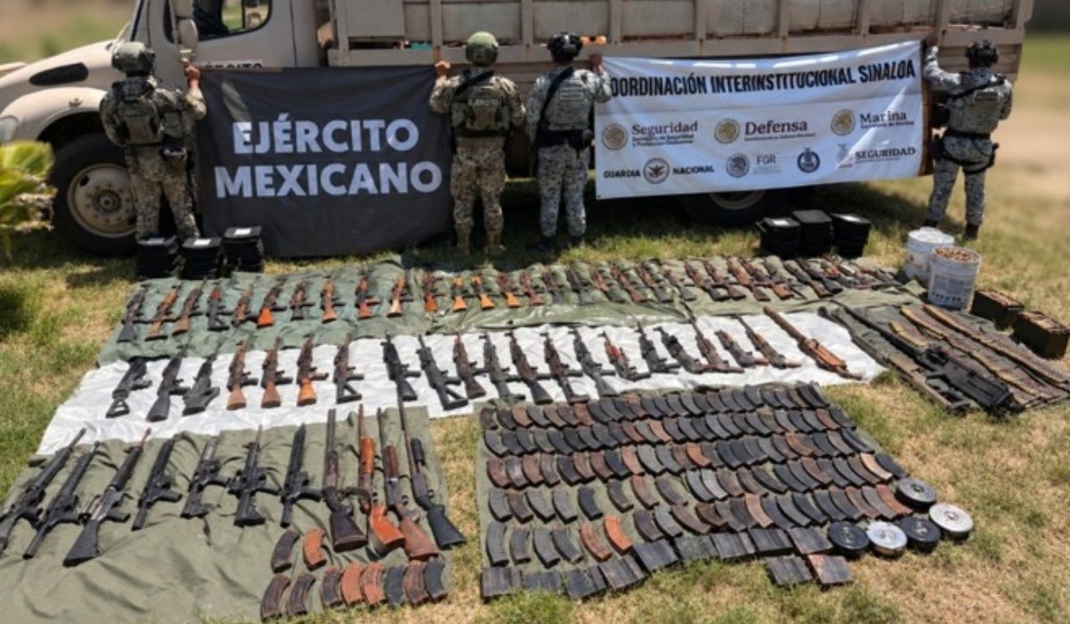Arsenal asegurado en El Rosario, Sinaloa