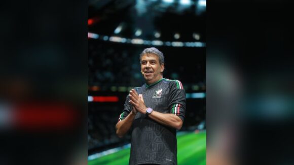 ¿Y si sí?: Arturo Elías Ayub anuncia ante miles de becarios el Mundial de Futbol de Calle en clausura de México Siglo XXI 2026