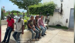 Marina detiene a cinco personas y asegura explosivos, droga y armas en Mazatlán, Sinaloa