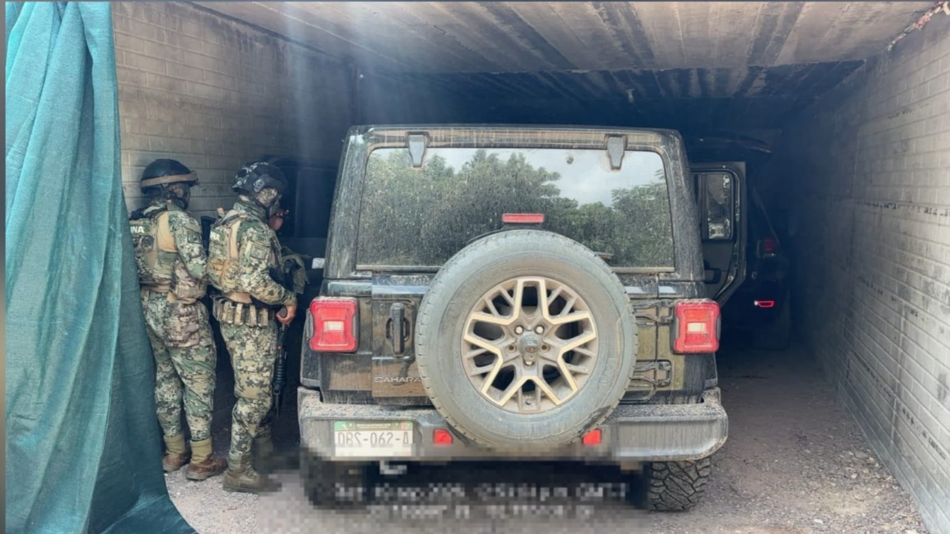 Marina asegura un vehículo Jeep en Mazatlán