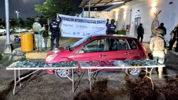 Aseguran vehículo abandonado con más de 3 mil dosis de sustancias ilícitas en Mazatlán