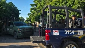 Con la cabeza cubierta con plásticos encuentran asesinado a hombre ahora en la colonia Tierra Blanca de Culiacán