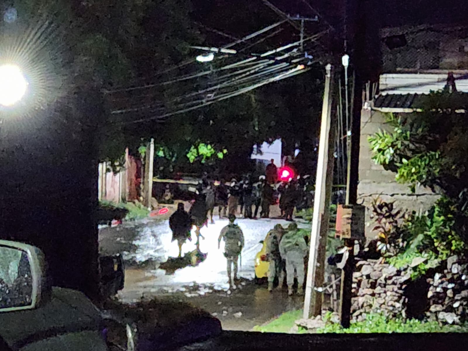 Personal del Ejército resguardan área de crimen
