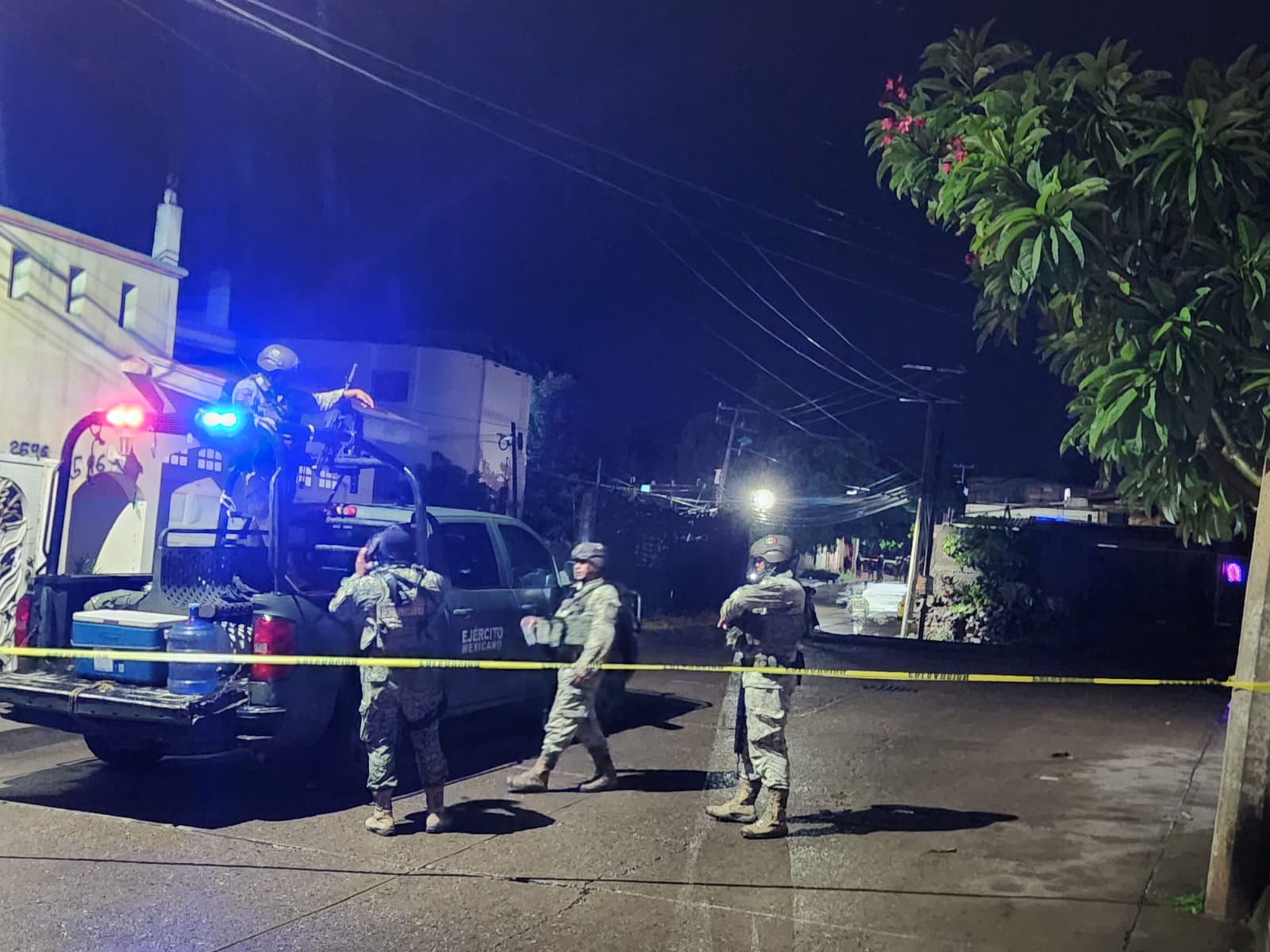 Personal del Ejército resguardan área de crimen