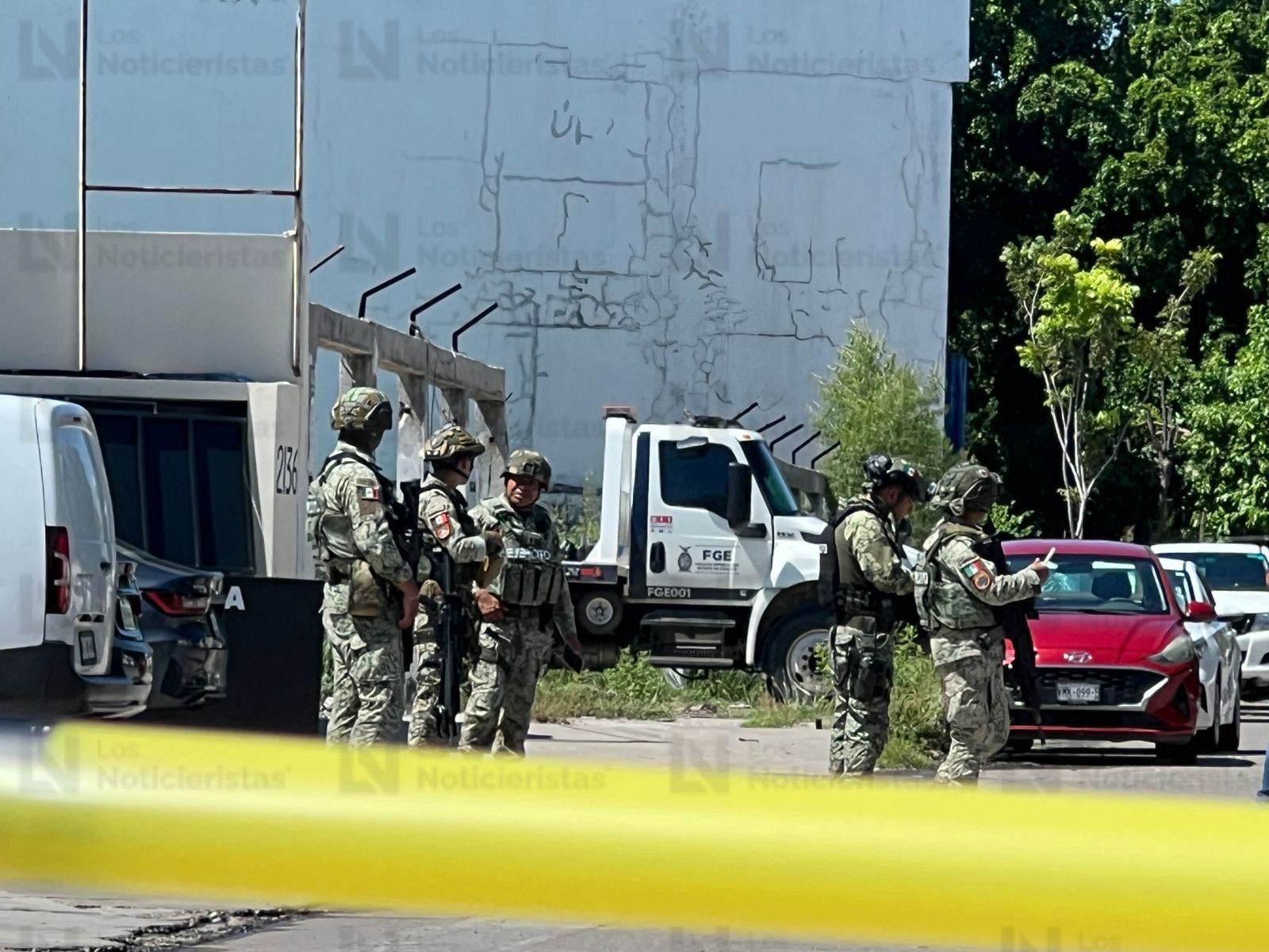 Atacan a balazos a una pareja, hombre y mujer en un vehículo en la colonia Centro Sinaloa de Culiacán
