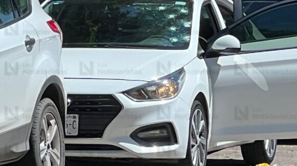 Atacan a balazos a una pareja, hombre y mujer, en un vehículo en la colonia Centro Sinaloa de Culiacán
