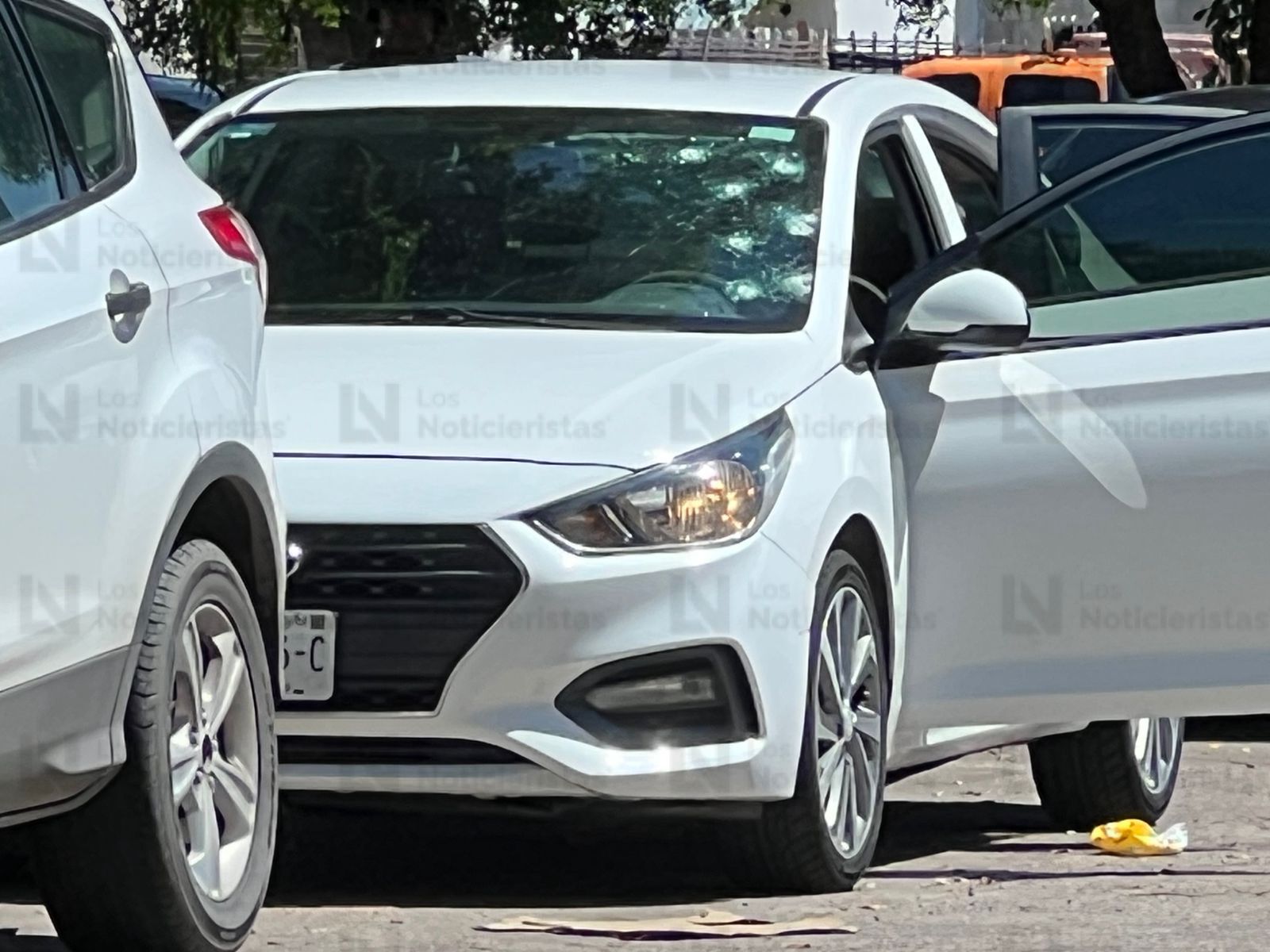 Atacan a balazos a una pareja, hombre y mujer en un vehículo en la colonia Centro Sinaloa de Culiacán