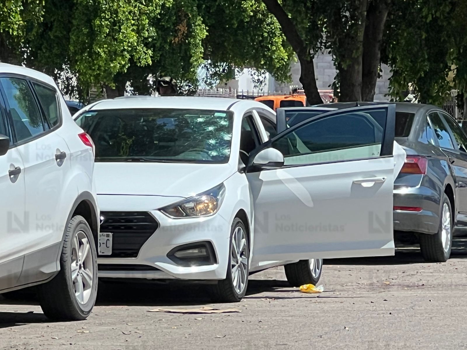 Atacan a balazos a una pareja, hombre y mujer en un vehículo en la colonia Centro Sinaloa de Culiacán